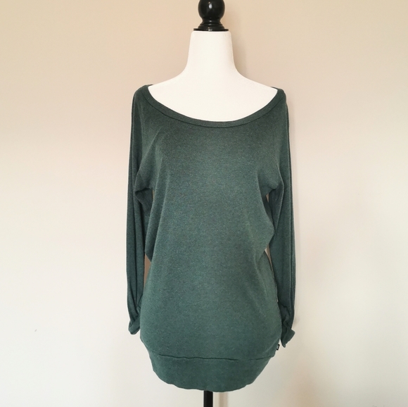 Aritzia Tops - TNA Aritzia long sleeve off shoulder top